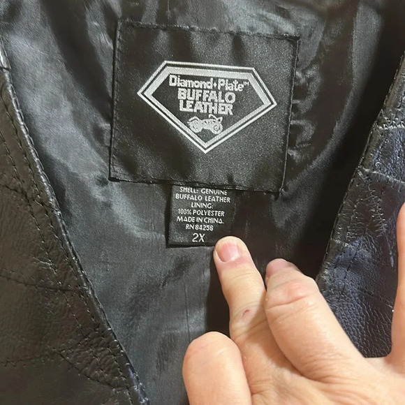 Leather biker vest, size 2X - Picture 2 of 5